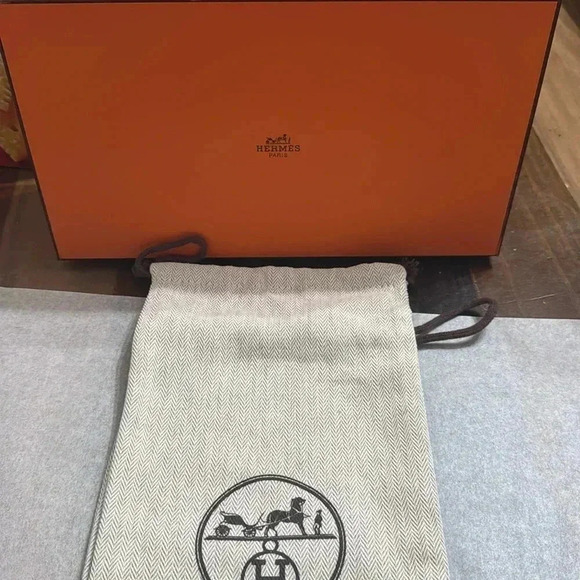 HERMES ORAN FRINGED LIGHT DENIM SANDAL
-NEW FULL SET 
-NEVER WORN
SZ38 - Picture 6 of 8